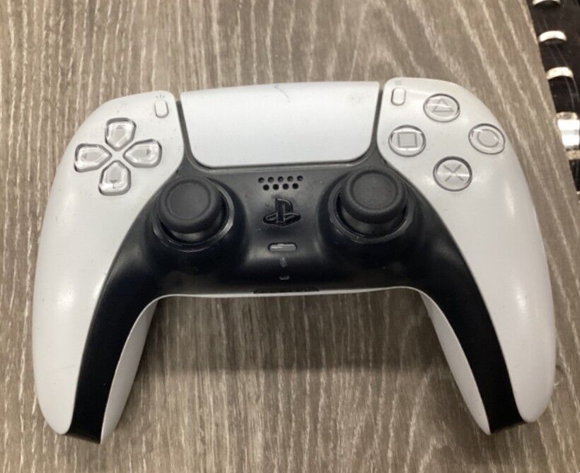 PLAYSTATION 5 CONTROLLER