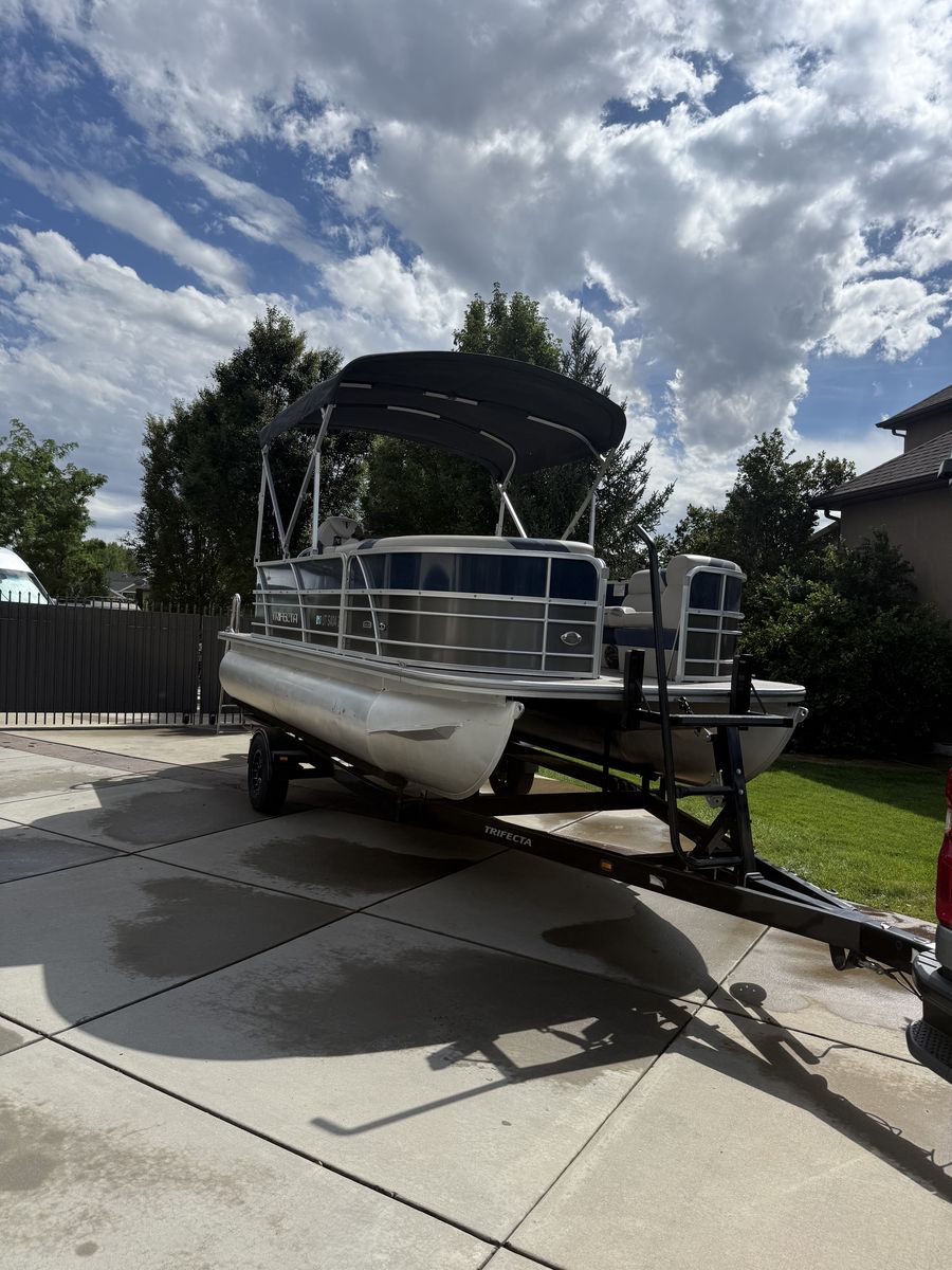 2021 Trifecta 20C LE Pontoon Boat
