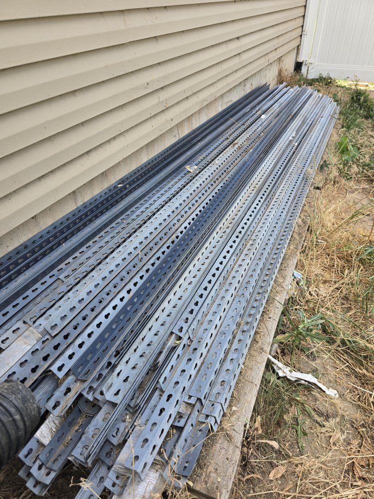 Heavy-duty galvanized boltless metal shelving Posts/Uprights.
