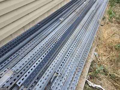 Heavy-duty galvanized boltless metal shelving Posts/Uprights.