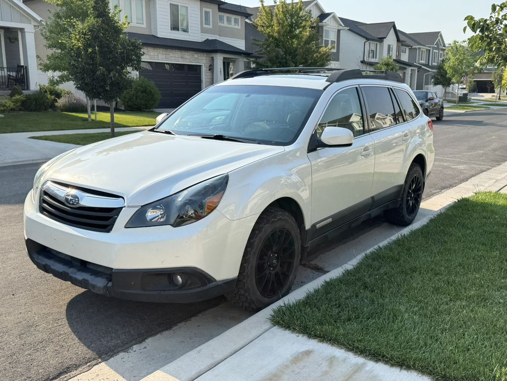 2011 Subaru Outback 3.6R Limited Pwr Moon/Nav