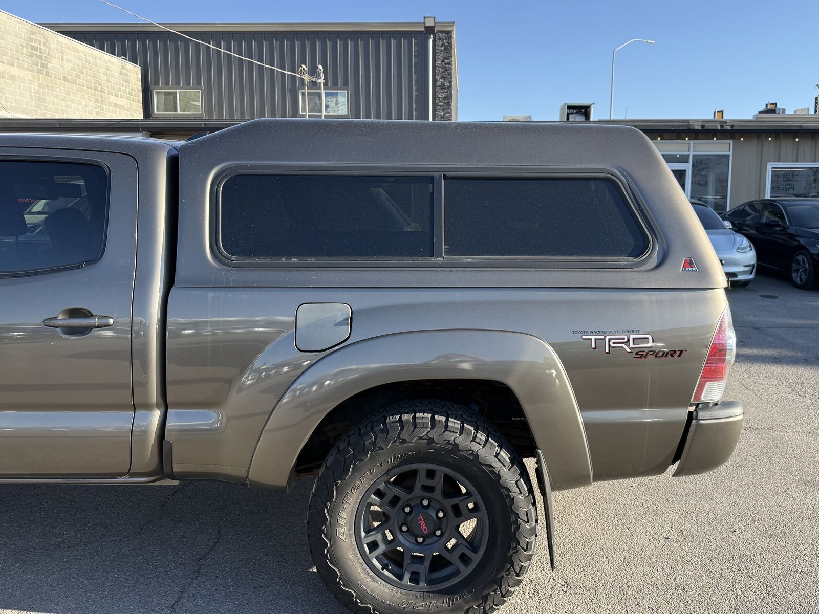 2005–2015 Tacoma with a 6 ft bed SUPER CLEAN LEER Truck Shell for Sale