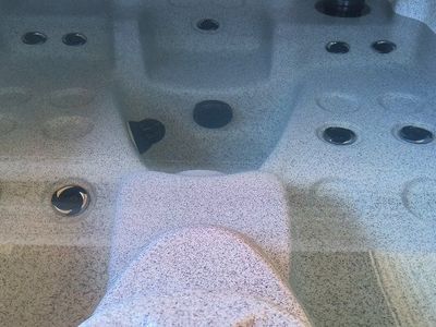 Arctic Spas Timberwolf P Hot Tub - 2020 Model, Excellent Condition, Ready for Relaxation