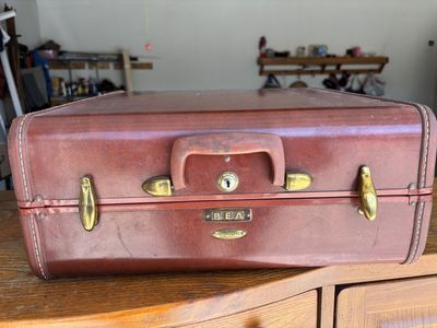 Shwader Samonsite Suitcase