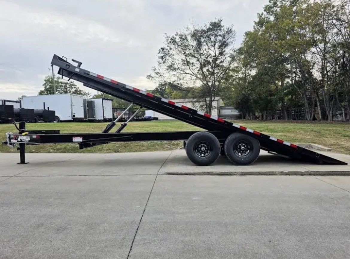 8.5’ x 20’ Hydraulic Tilt Flatbed