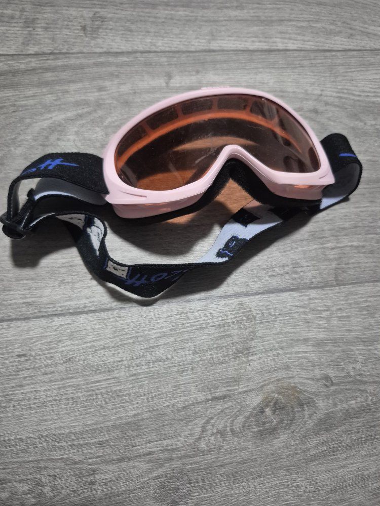 snow googles