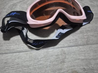 snow googles