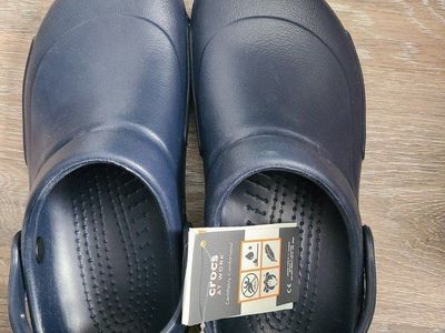 6M 8F Bistro Navy Crocs
