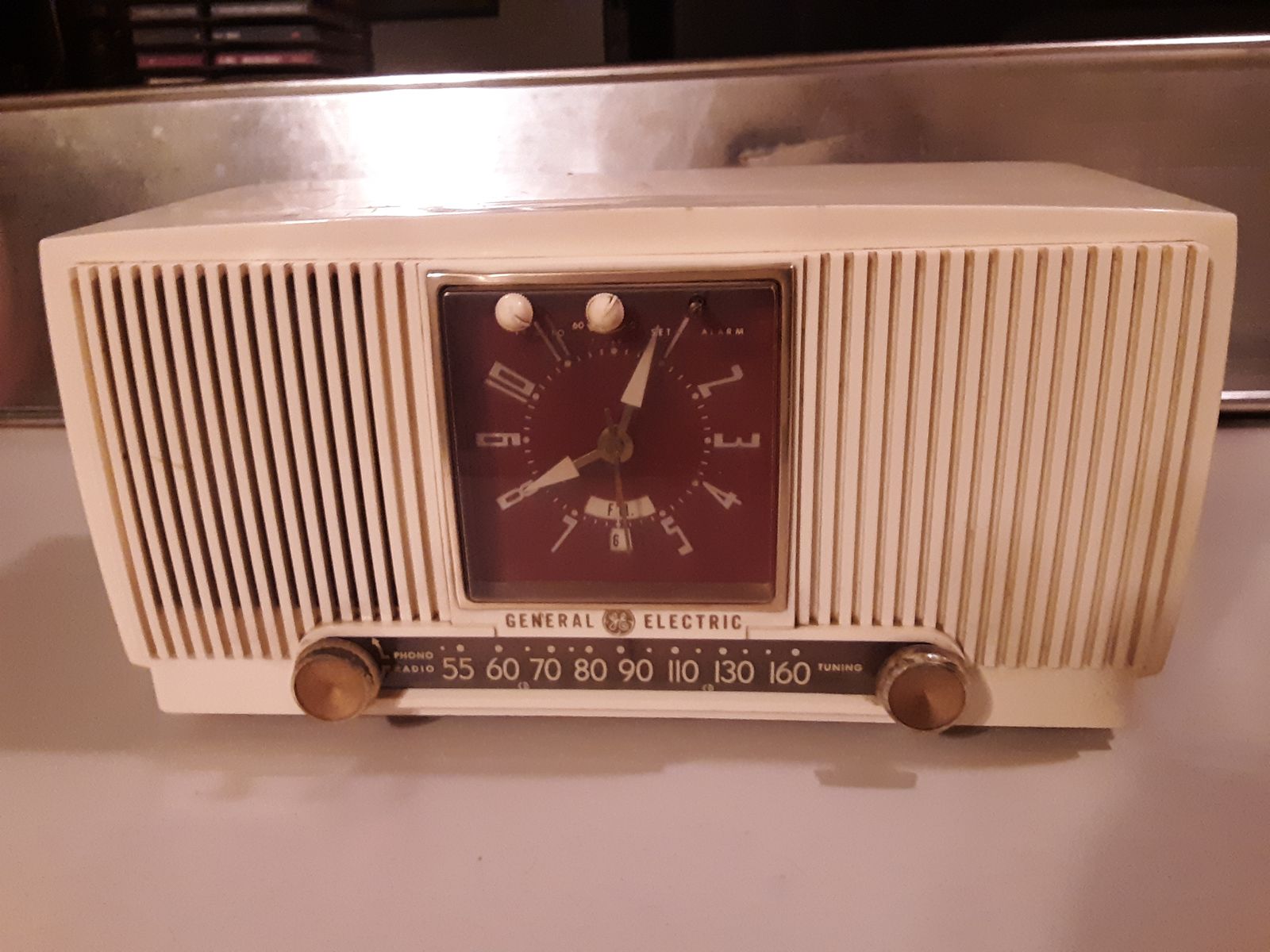 1955 General Electric Tube Radio Alarm Clock Model 578