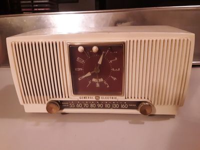 1955 General Electric Tube Radio Alarm Clock Model 578