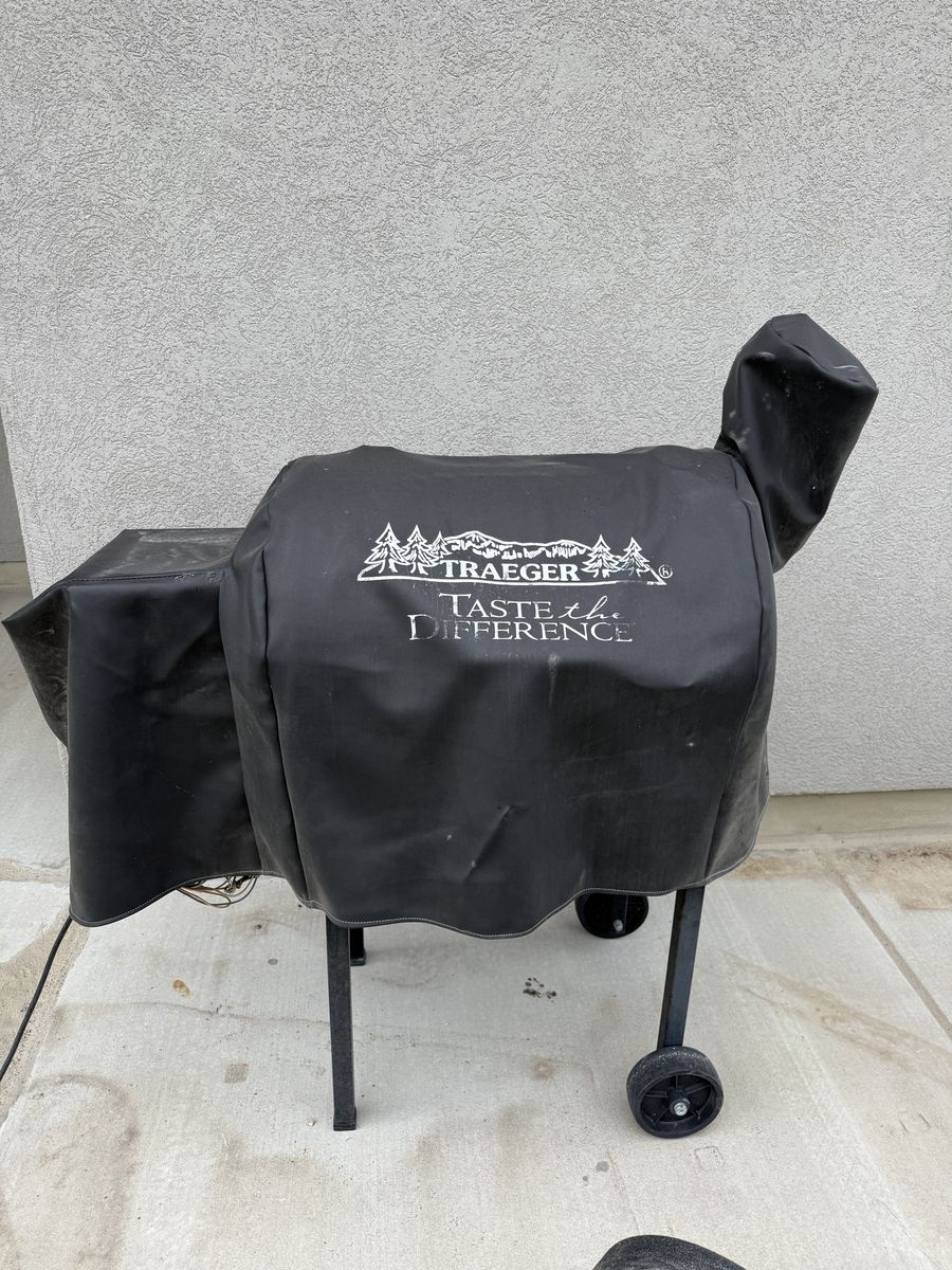 Traeger Pellet Grill Smoker BBQ with Cover - Taste the Difference Outdoor Cooking