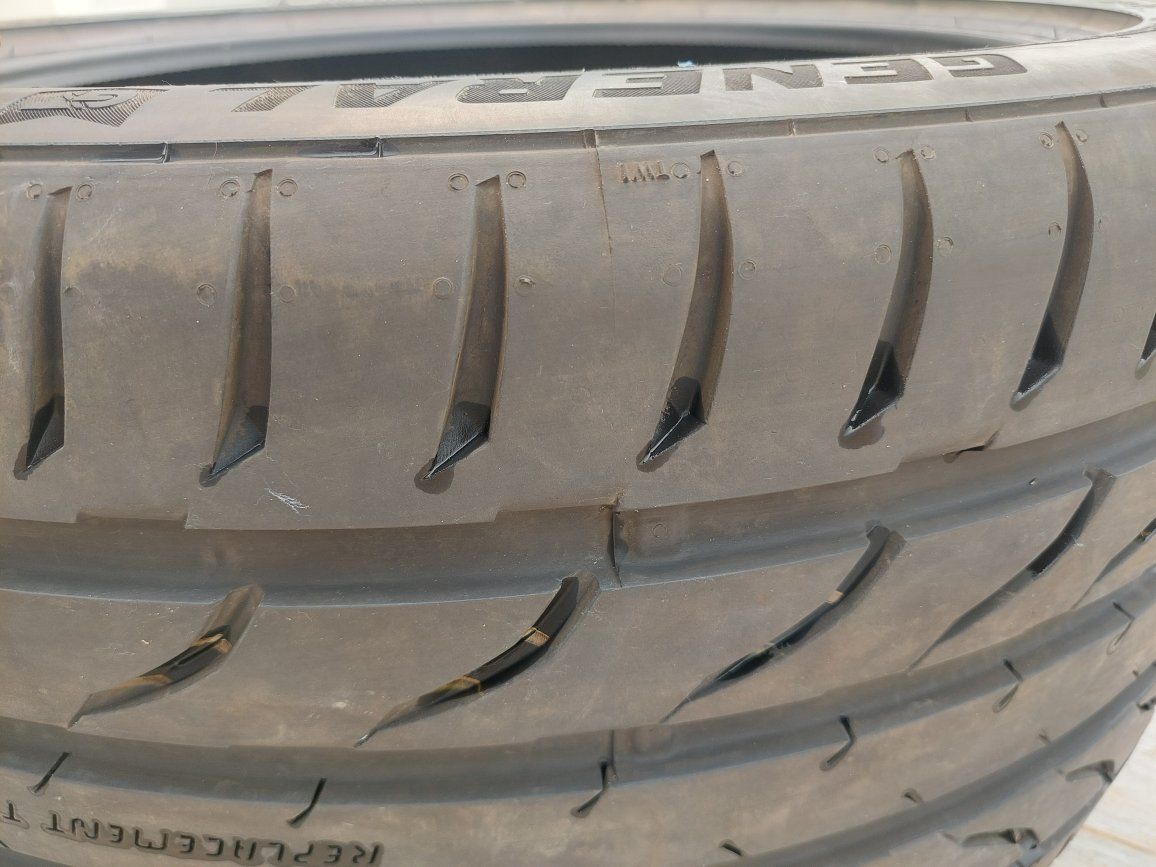 285/35/ZR/19 99Y General G-MAX RS Performance Tire - Great Condition, Ready for the Road!