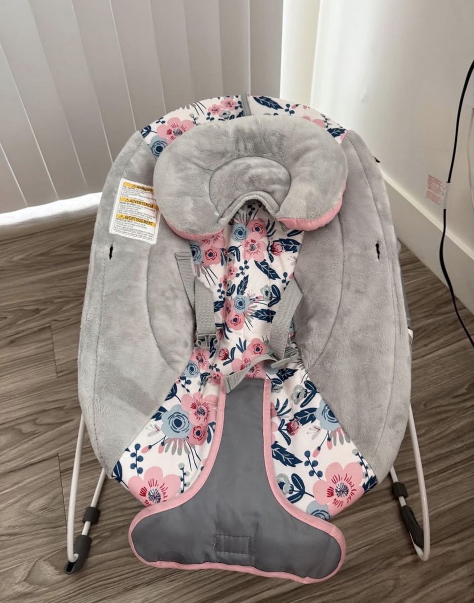 Ingenuity Bouncer Seat w/ Vibrations - Soft Gray & Floral Baby Bouncer