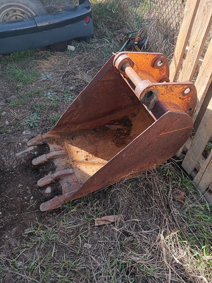 John  Deer Backhoe Bucket