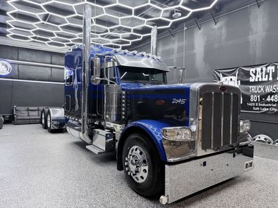 2019 Peterbilt 389 Factory Glider