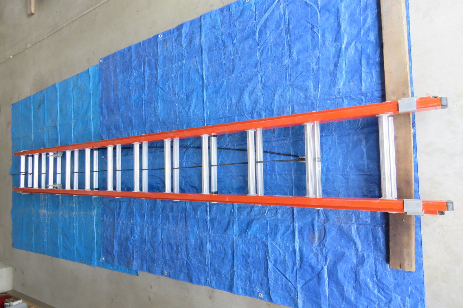 24 ft. Extra Heavy Duty Fiberglass Extension Ladder