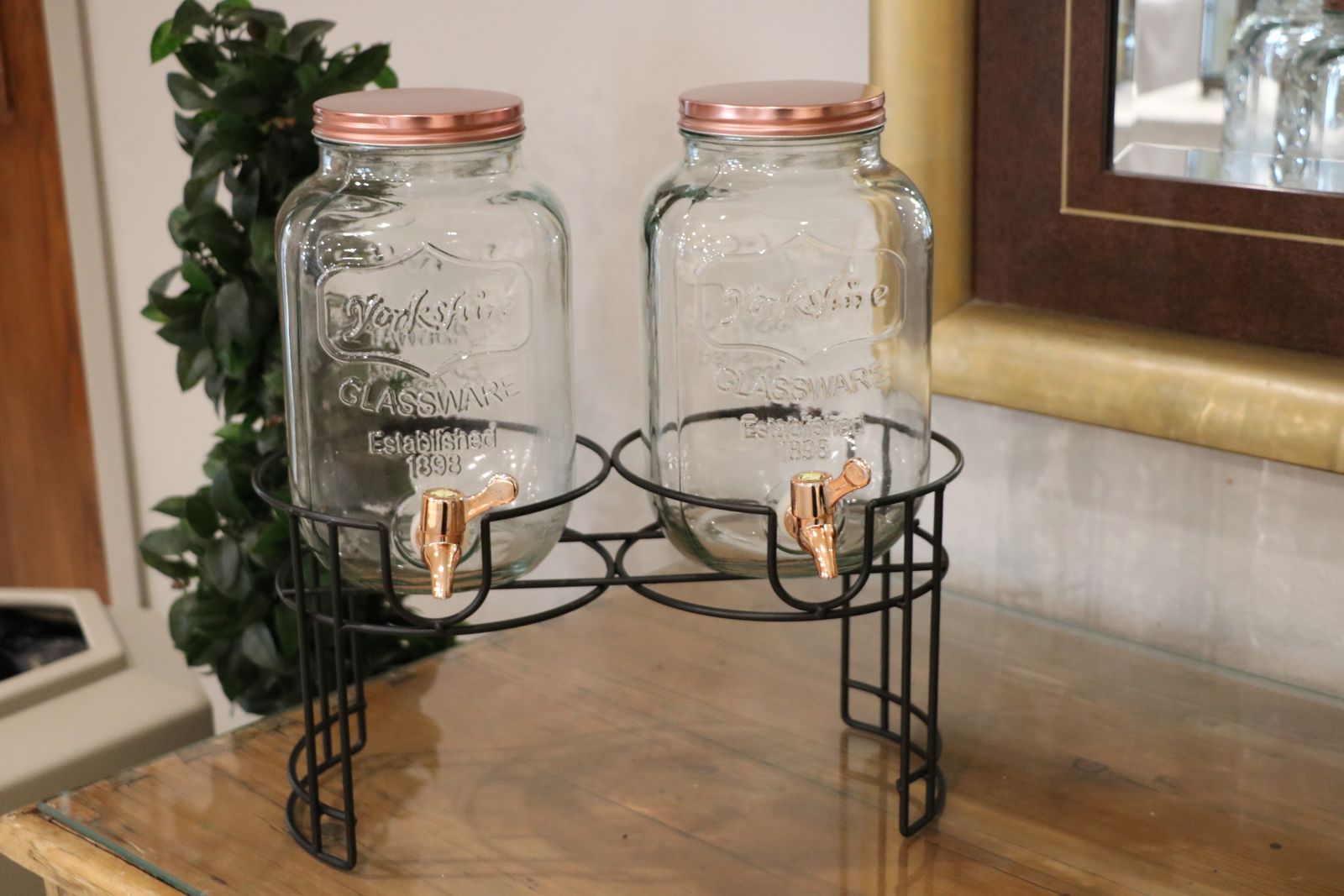 Drink Dispenser/ 1 gallon double drink dispenser with stand