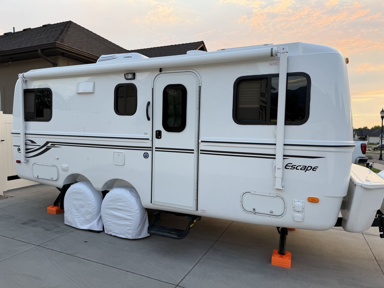 2023 escape 21ft fiberglass travel trailer