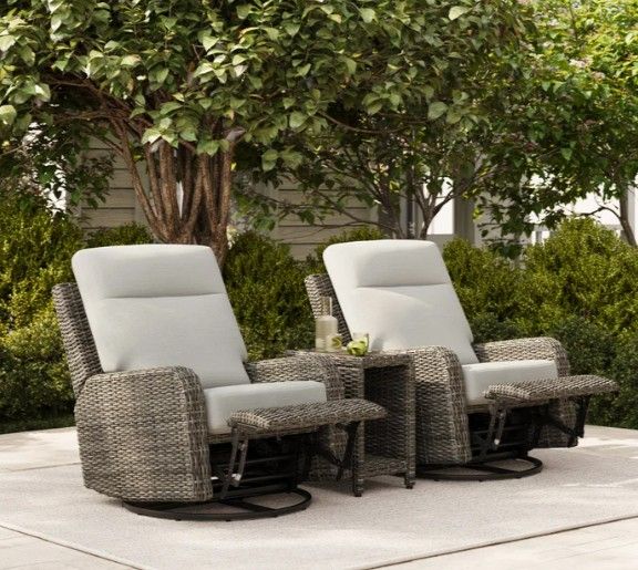 Like NEW!! Elko 3 Piece Recliner Patio Set - $1,080 RETAIL!!