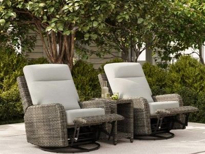 Like NEW!! Elko 3 Piece Recliner Patio Set - $1,080 RETAIL!!