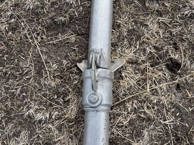 Aluminum Agricultural Irrigation Pipe with 30 inch Riser and sprinkler with hook and Latch Coupling