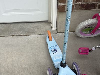 Bluey 3-Wheel Kids Scooter - Adjustable Handlebars, Blue, Pre-Owned
