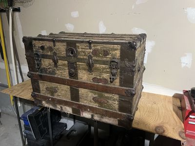 Vintage steamer trunk 1800-1900s era