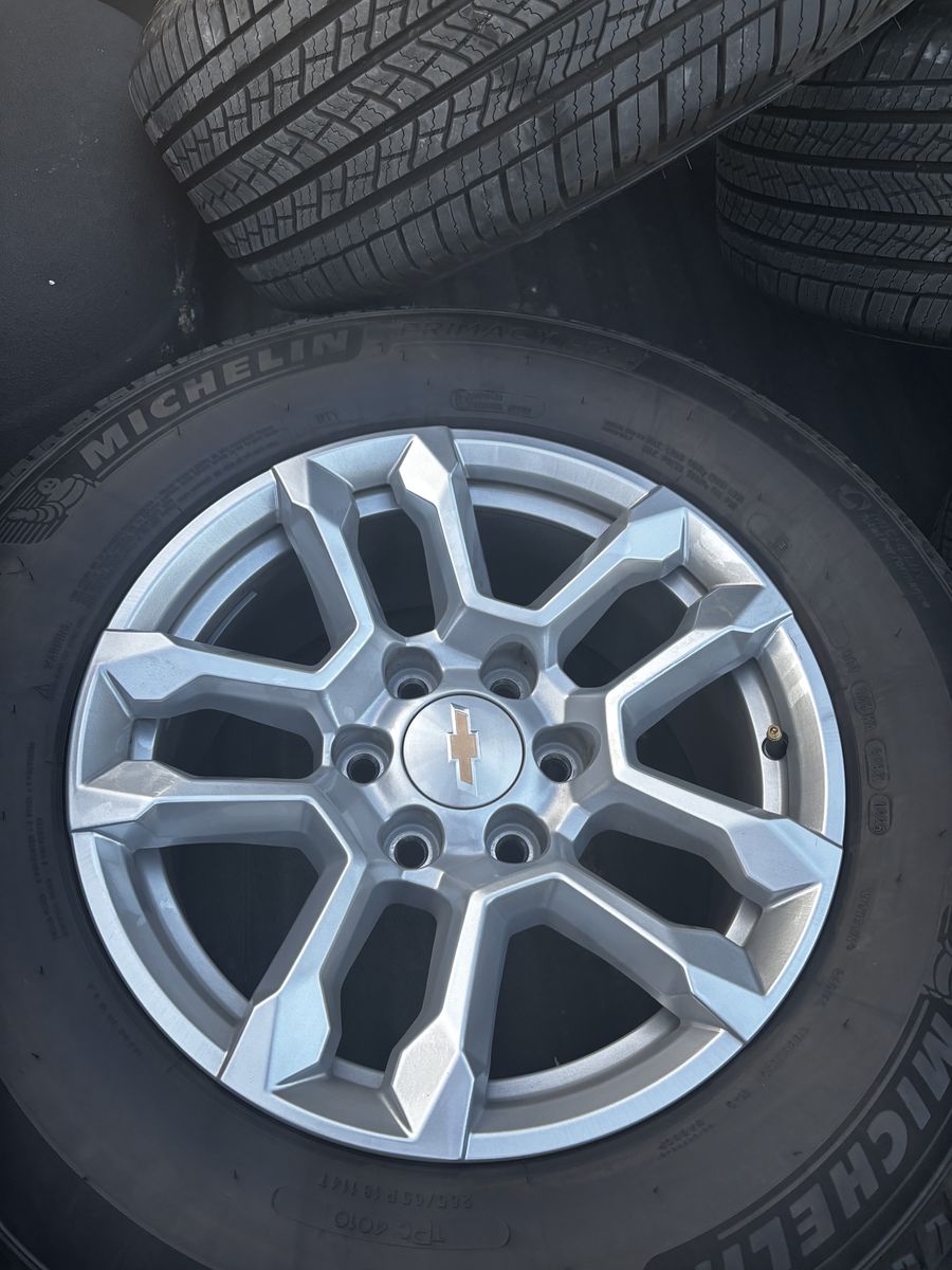 BRAND NEW TAKE OFF 25,26 Tahoe wheels and tires