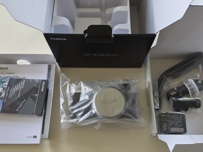 Fujifilm X100VI, new silver . 0 Shots .