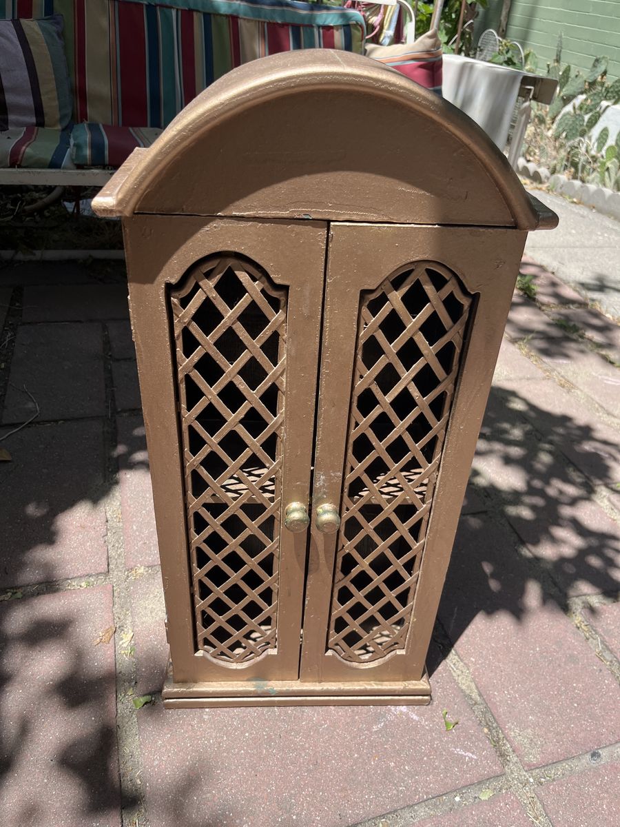 Shelf/cabinet