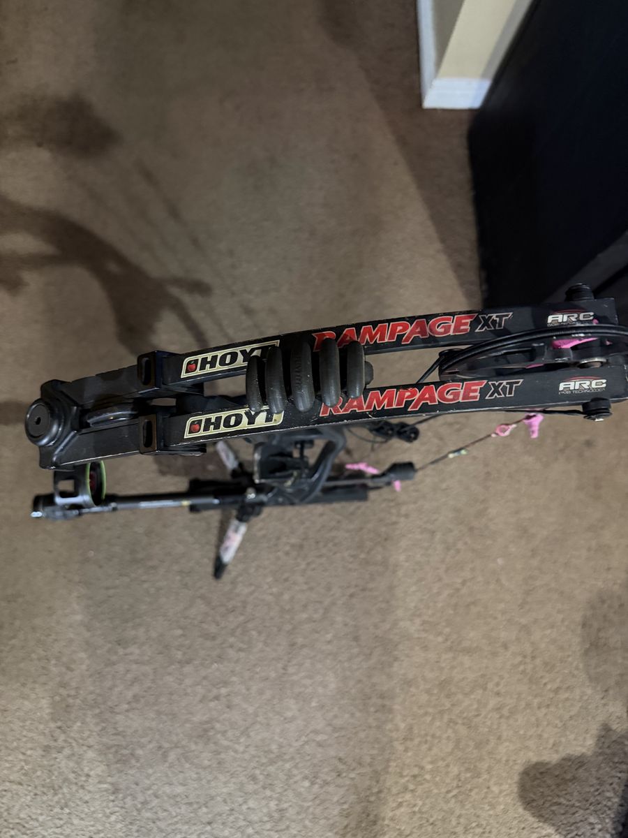 Hoyt Rampage XT Compound Bow - Black with Pink Accents, Right Handed