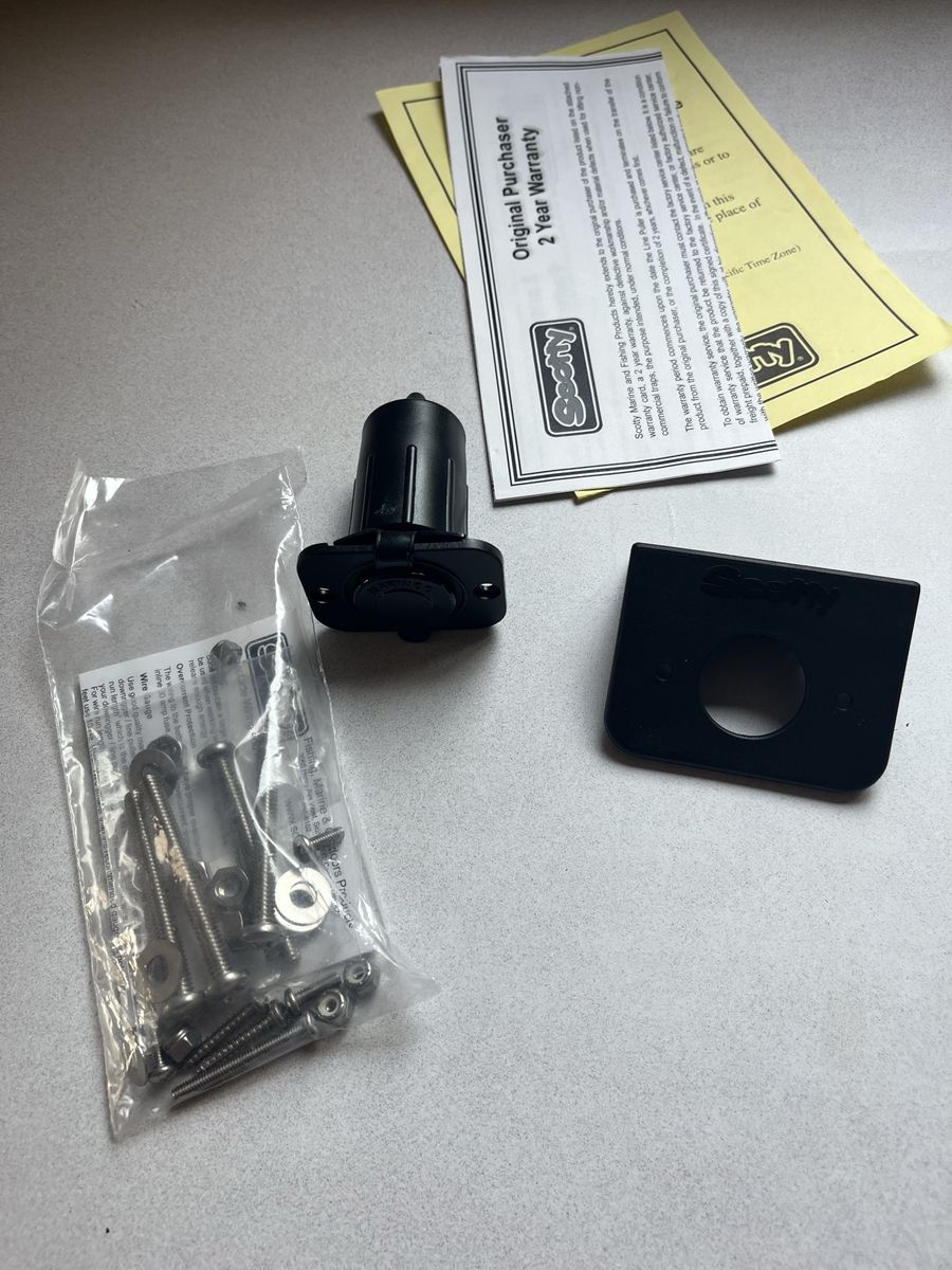 Scotty downrigger plug 2126 Marinco receptacle NEW! Never used!