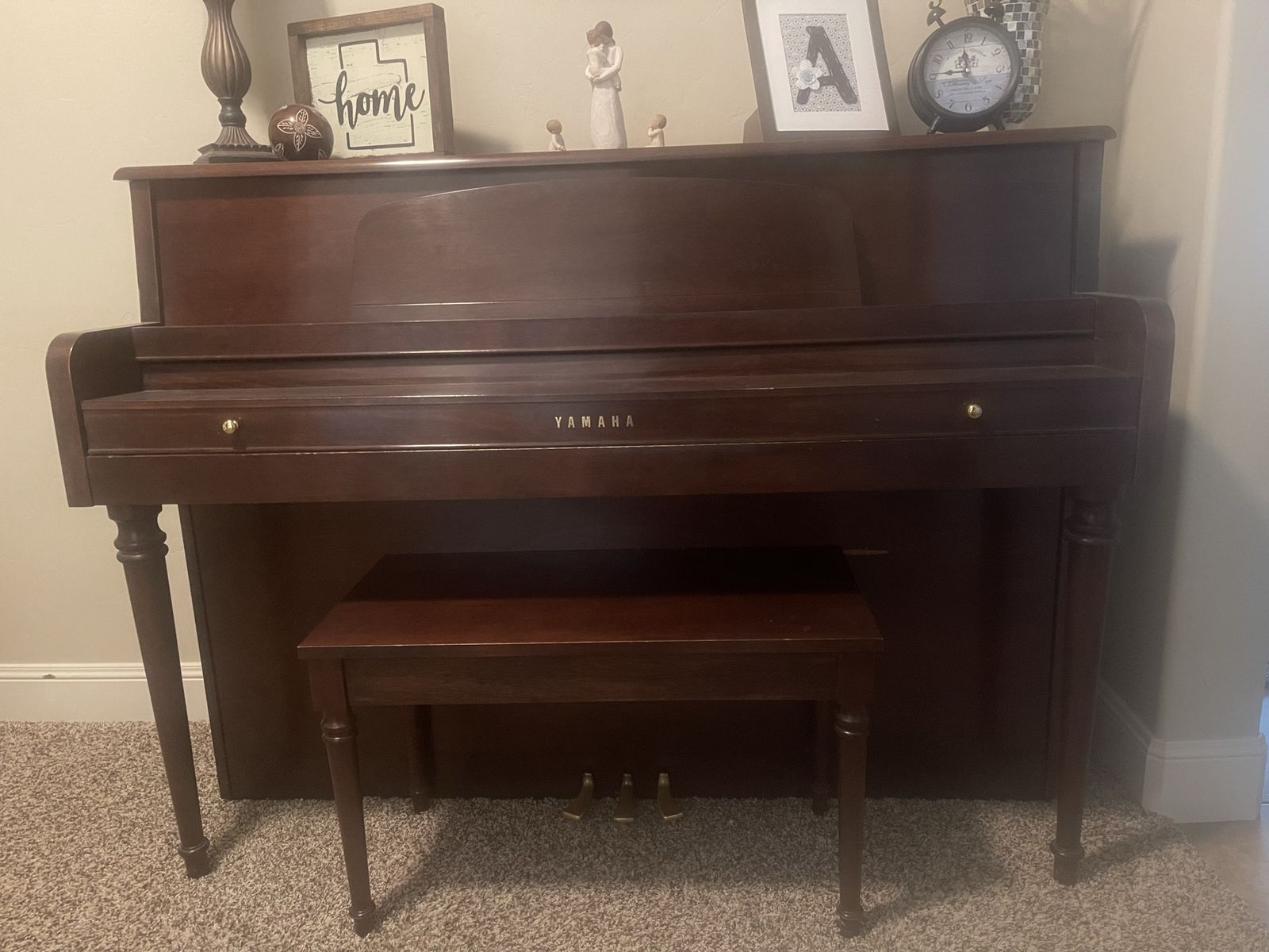 Yamaha M425 Upright Console Piano