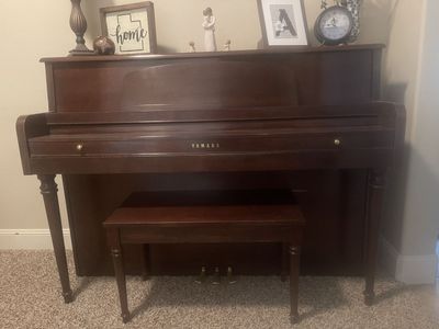 Yamaha M425 Upright Console Piano