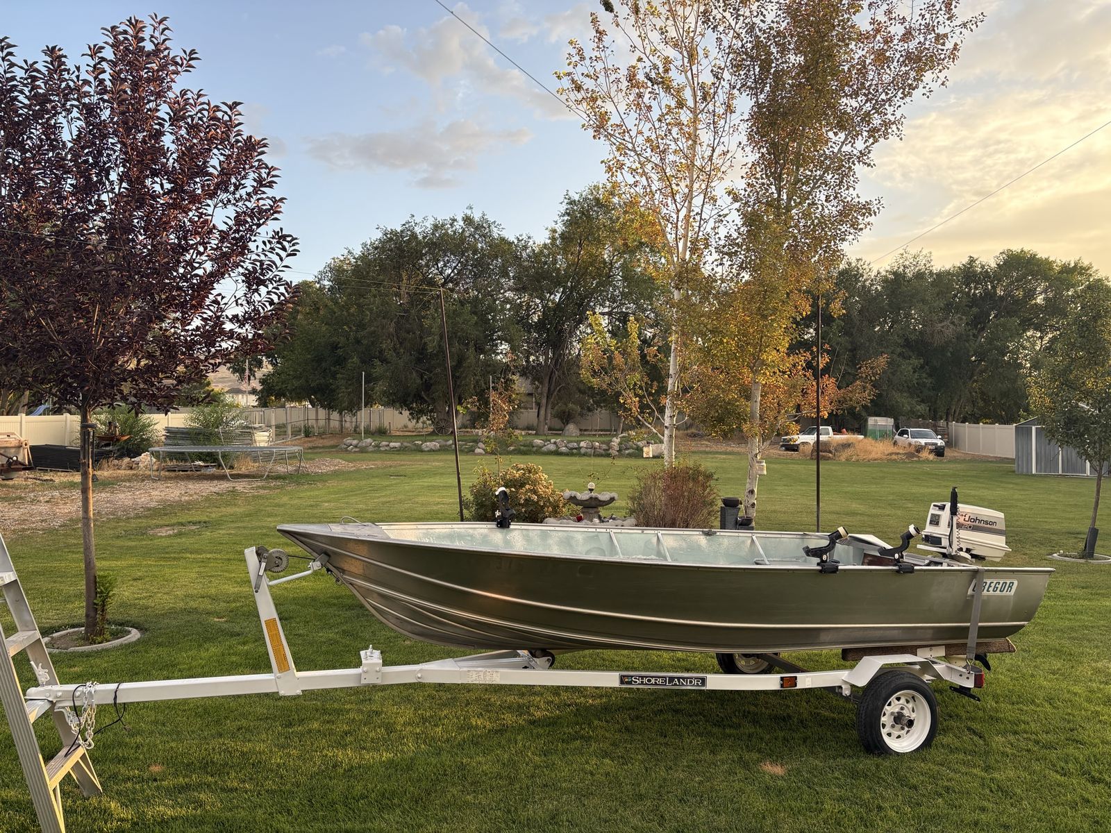 1988 14’ Gregor Welded Aluminum Fishing Boat W/ 20HP Johnson Motor