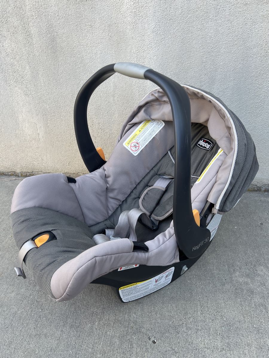 Chicco KeyFit 30 Infant Car Seat - Grey, Excellent Condition