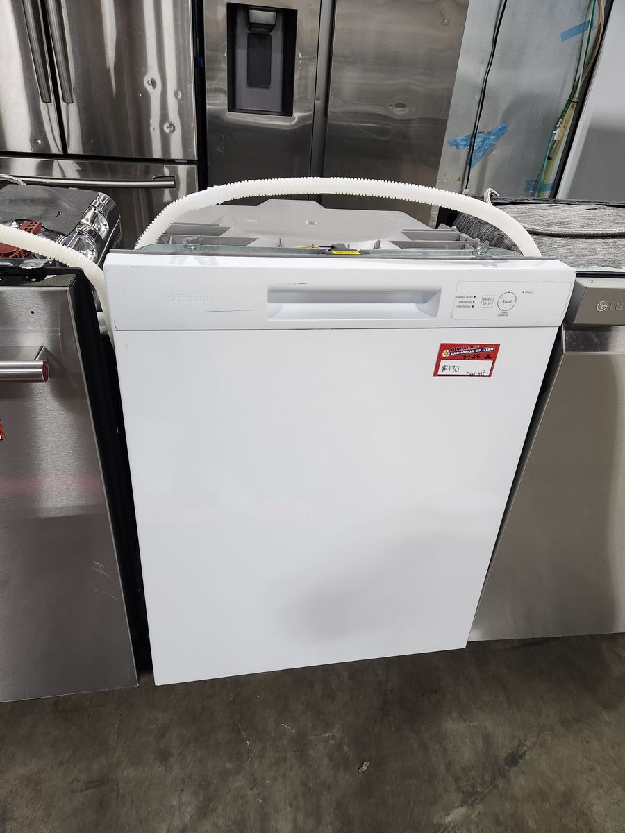 BEAUTIFUL WHITE HOTPOINT DISHWASHER! W-WARRANTY