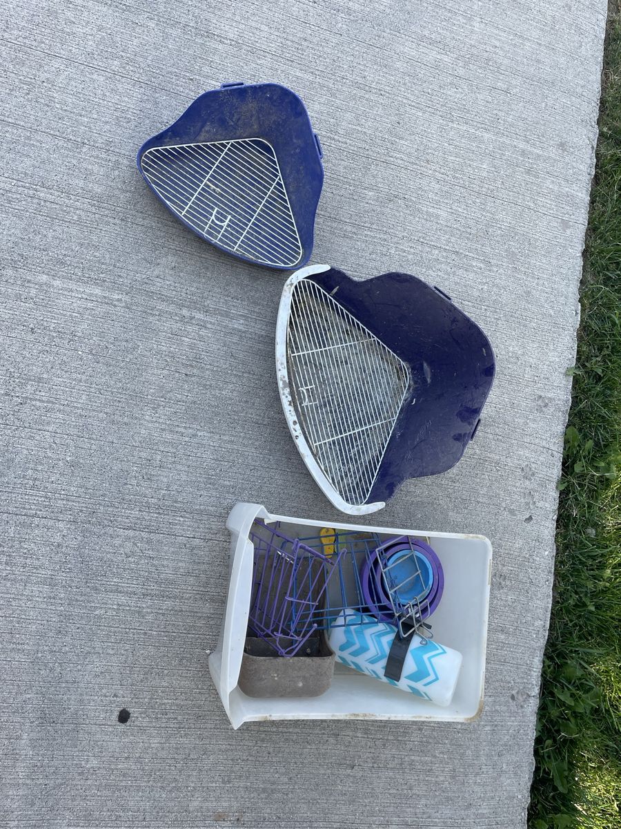 Rabbit bunny supplies Assorted Small Animal Cages & Accessories - Used Pet Supplies for Hamsters, Guinea Pigs, Rabbits