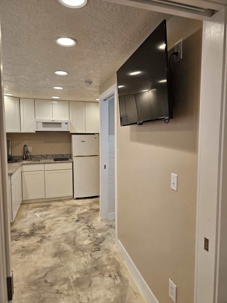 Main image 12