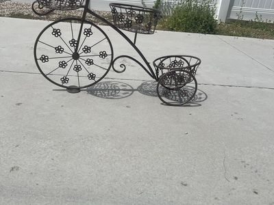 Decorative Metal Bicycle Planter with 3 Baskets - Charming Garden Decor