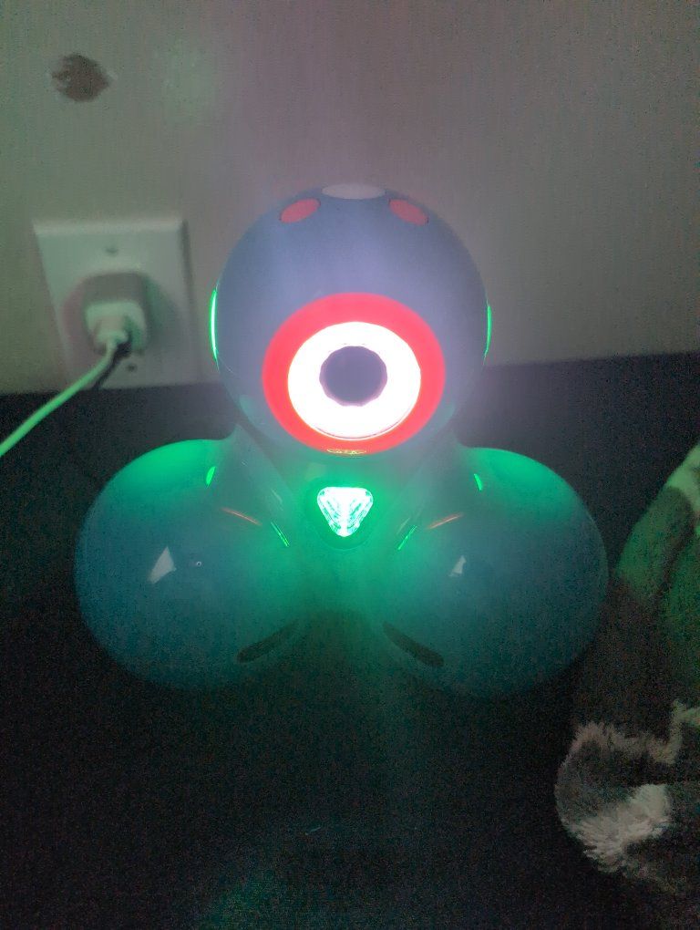 Cute Robotic Toy - Interactive Learning Robot for Kids (Lights Up)