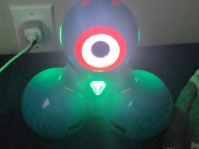 Cute Robotic Toy - Interactive Learning Robot for Kids (Lights Up)