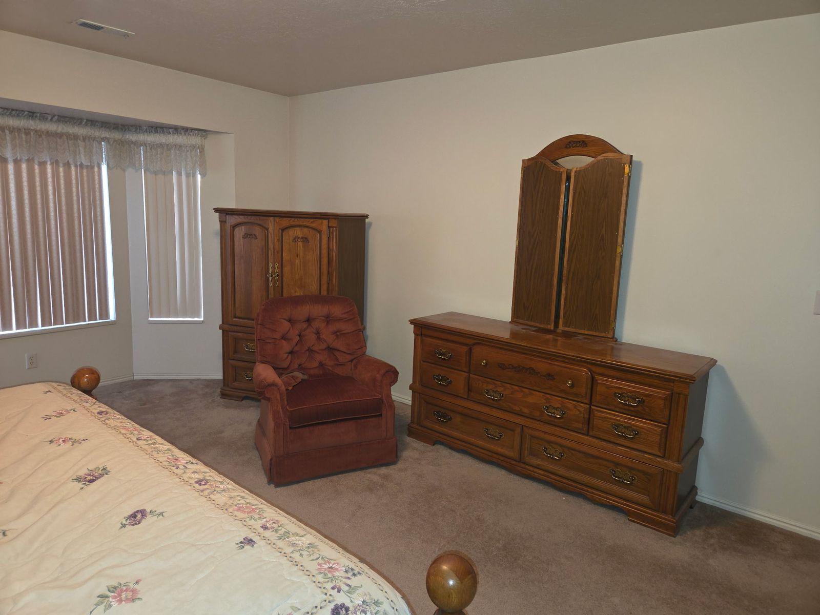 Main image 3