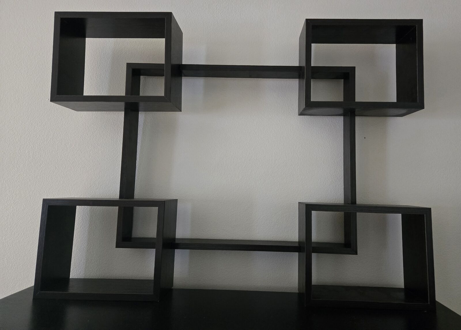 Decorative Wall Mount Floating Intersecting Cube Accent Wall Shelf (Black)