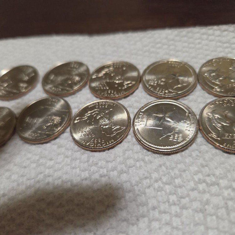 2004 state quarters uncirclated p&d  10 coin set. 2500