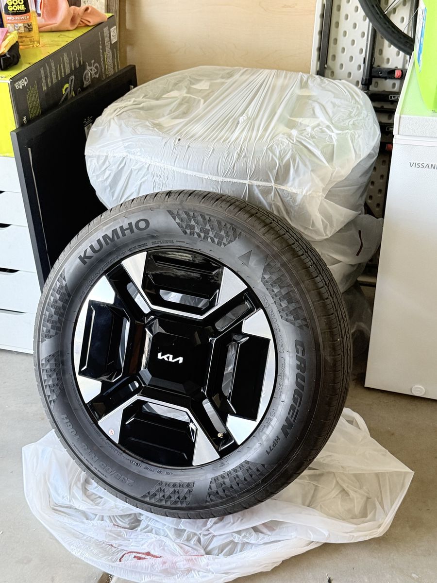 2027 Kia Telluride Hybrid EX AWD OEM Wheels & Tires 18" (Set of 4)