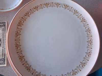 Shuffled dinner plates. Ventage. 1960s
