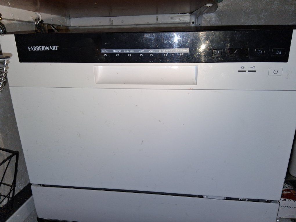 Farberware FDW05AWS Compact Countertop Dishwasher, White