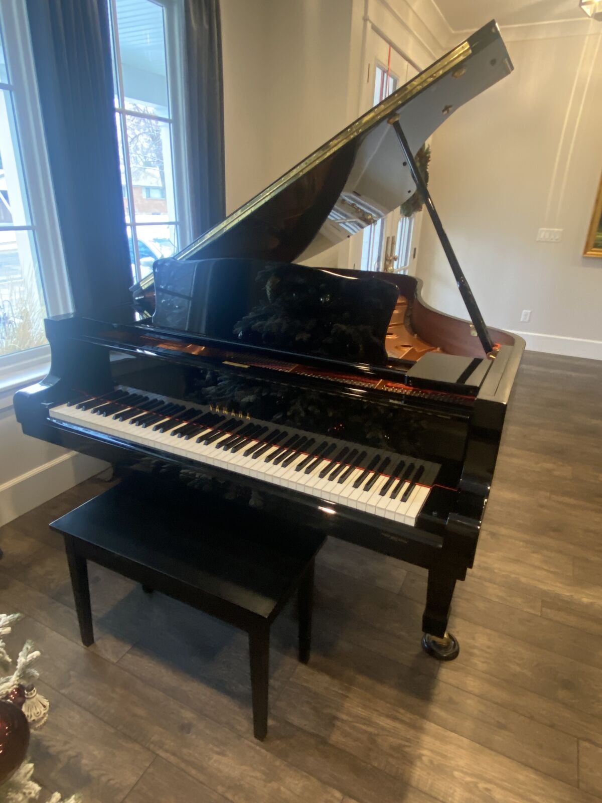 Yamaha C7 Grand Piano – 7'6" Concert Grand (2010) – Excellent Condition