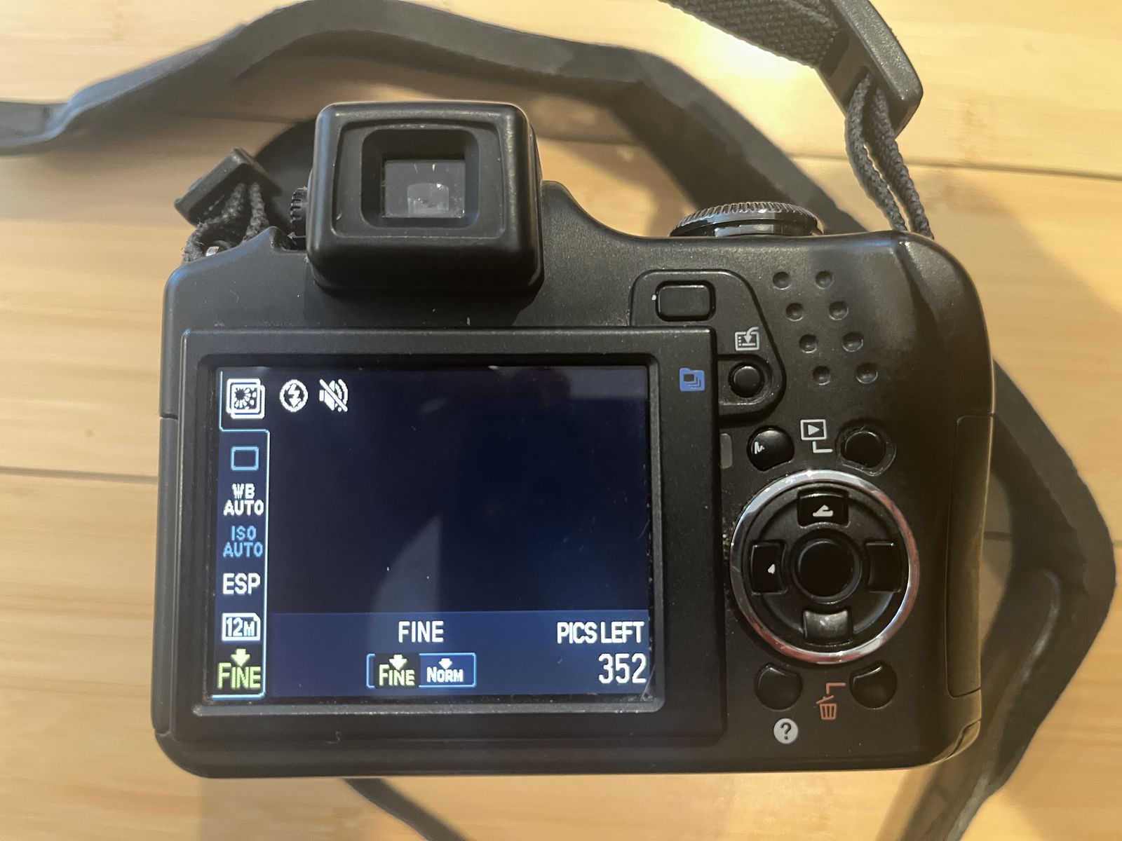 Main image 3